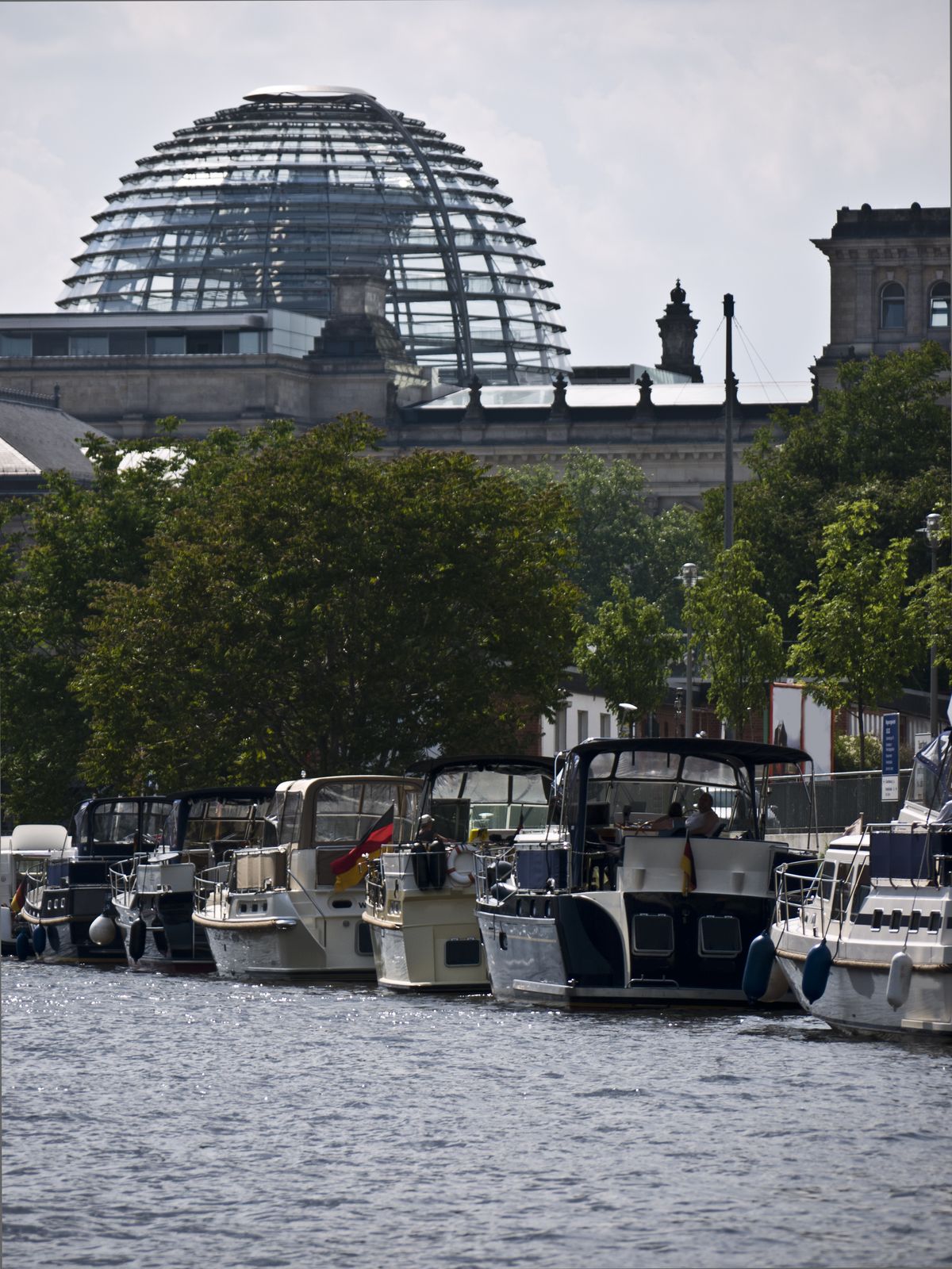 Berlin-Reichstag und Boote